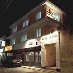 Neighbors Guesthouse
